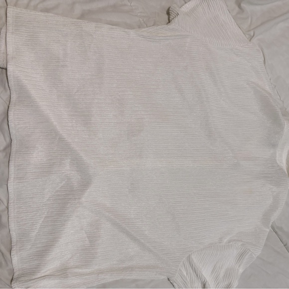 Plus sized light cream coloured  crinkle textured short sleeved beach shirt - Picture 3 of 4